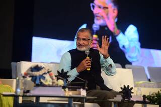 Akhil Bharatiya Marathi Sahitya Sammelan : राजकारण अन् निवडणुका दारूच्या पैशांवर अवलंबून; प्रकट मुलाखतीत पद्मश्री डॉ. अभय बंग यांची टीका