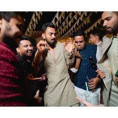 Rahul-Athiya Marriage: বিয়েতে বরের সঙ্গে নেচেওছিলেন, রাহুল-আথিয়ার অদেখা ছবি প্রকাশ ঈশান্তের