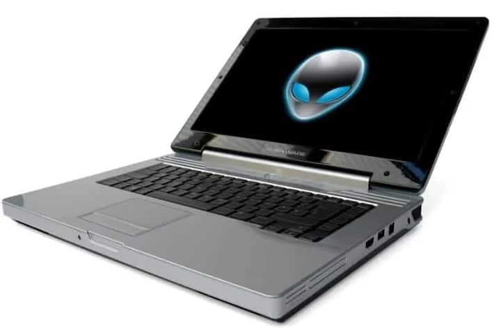 Alienware Area 51 M15X : यह लैपटॉप टॉप 10 मोस्ट एक्सपेंसिव लैपटॉप की लिस्ट में 10वे नंबर पर आता है. इसकी कीमत $5,000 (लगभग 410000) है. यह लैपटॉप दुनिया के सबसे लोकप्रिय गेमिंग लैपटॉप ब्रांडों में से एक एलियनवेयर की तरफ से आता है. यह भी एक या फिर सबसे अच्छा गेमिंग लैपटॉप है. यह यूजर्स को असाधारण गेमिंग अनुभव डेट है.