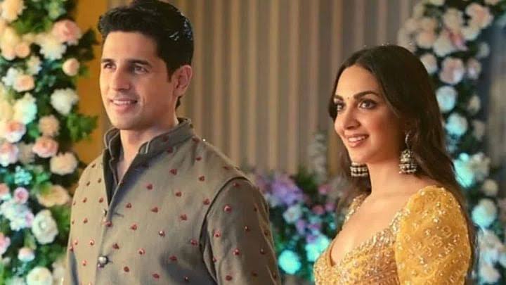 आपको बता दें कि कियारा आडवाणी (Kiara Advani) और सिद्धार्थ मल्होत्रा 6 फरवरी 2023 को शादी के बंधन में बंधने वाले हैं. साथ ही दोनों ही अपनी फैमिली के साथ में वेडिंग वेन्यू पर पहुंच चुके हैं. (Photo- Instagram)