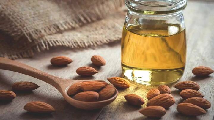 બદામનું તેલ વિટામિન-એ, વિટામિન-ઇ, ઝિંક, ઓમેગા-3 ફેટી એસિડ પોષક તત્વોથી ભરપૂર છે. જે ત્વચાને મુલાયમ અને ગ્લોઇંગ બનાવે છે. શિયાળામાં ત્વચાને સ્વસ્થ રાખવા માટે તમે બદામના તેલથી નિયમિત માલિશ કરી શકો