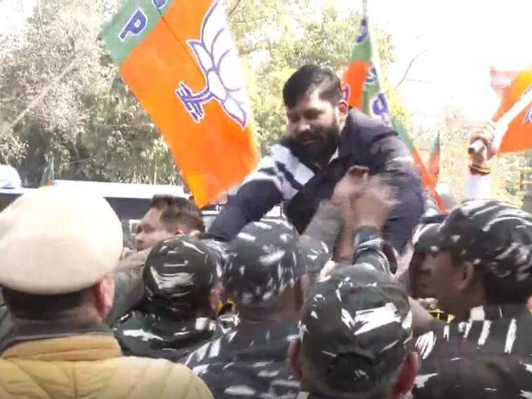 Delhi BJP Workers Protest Outside AAP Office Against CM Arvind Kejriwal Over Alleged Liquor Policy Scam