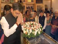 Singer Vani Jayaram: பாடகி வாணி ஜெயராம் மரணம்.. நேரில் சென்று அஞ்சலி செலுத்திய ஆளுநர் ஆர்.என்.ரவி..!