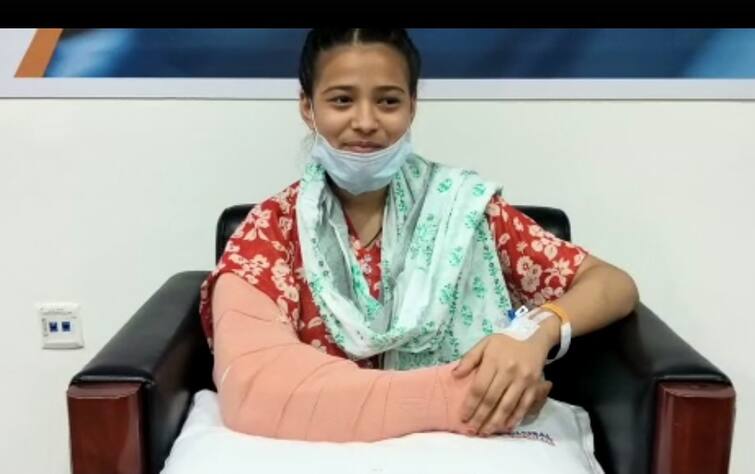 Hand Transplant Girl born with a congenital hand aplasia gets a new hand after 13 hour surgery in Mumbai hospital Hand Transplant : हँड अॅप्लासियासह जन्मलेल्या गुजरातच्या मुलीला 'नवा हात' मिळाला, मुंबईतील रुग्णालयात 13 तासांची यशस्वी शस्त्रक्रिया