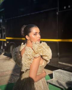 Anupama Parameswaran: పెద్ద గౌనులో మెస్మరైజ్ చేస్తున్న అనుపమ