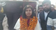 U19 विश्वविजेता टीम की हिस्सा रही अर्चना देवी का अपने गांव में हुआ भव्य स्वागत, देखें तस्वीरें