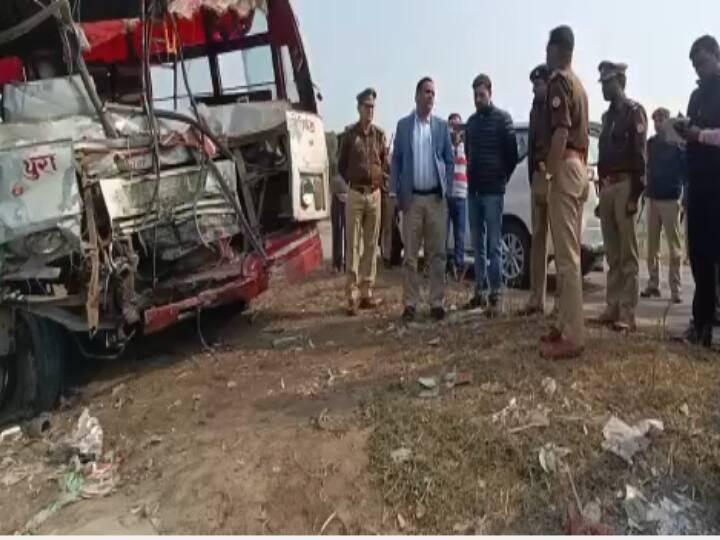 UP Shahjahanpur Roadways Bus Collided with Truck Due To Dense Fog 2 dozen People injured ANN Shahjahanpur News: घने कोहरे के चलते बड़ा हादसा, रोडवेज बस बेकाबू ट्रक से टकराई, 2 दर्जन यात्री घायल