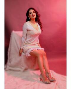 Photo : नेहा मलिकचा बोल्ड लूक