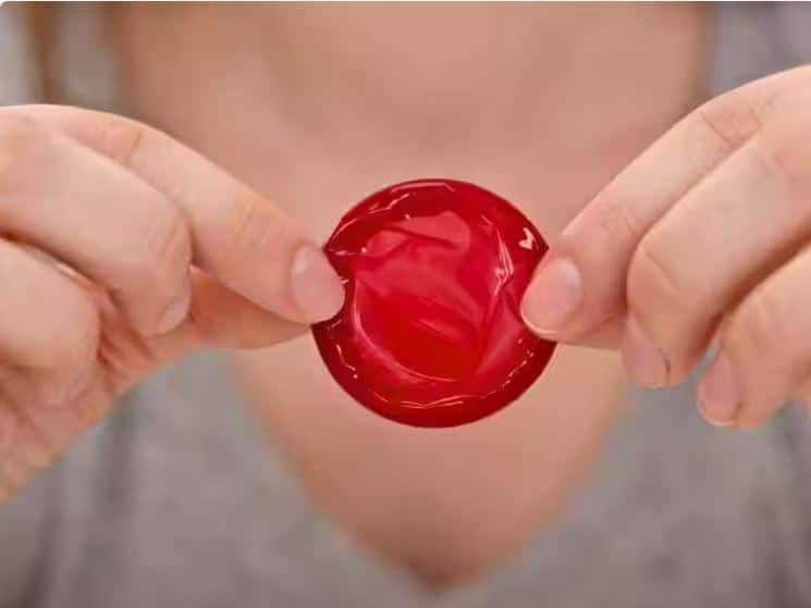 thailand plans to distribute over 95 million condom during valentine s day Valentine’s Day: ... ਨੇ 10 ਕਰੋੜ ਲੋਕਾਂ ਨੂੰ ਕੰਡੋਮ ਵੰਡਣ ਦਾ  ਕੀਤਾ ਹੈ ਐਲਾਨ