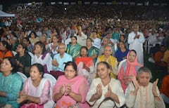 In Pics : 1 लाख पुणेकर अन् एकच सूर! पुणेकरांनी रचला सामूहिक अथर्वशीर्ष पठणाचा जागतिक विक्रम