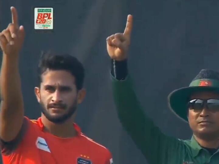 Pakistan Fast bowler Hasan Ali mimic the umpire during the BPL 2023 know what happed next see Video VIDEO: BPL 2023 में पाकिस्तानी खिलाड़ी को अंपायर की नकल उतारना पड़ा भारी, जानें क्या लिया गया एक्शन