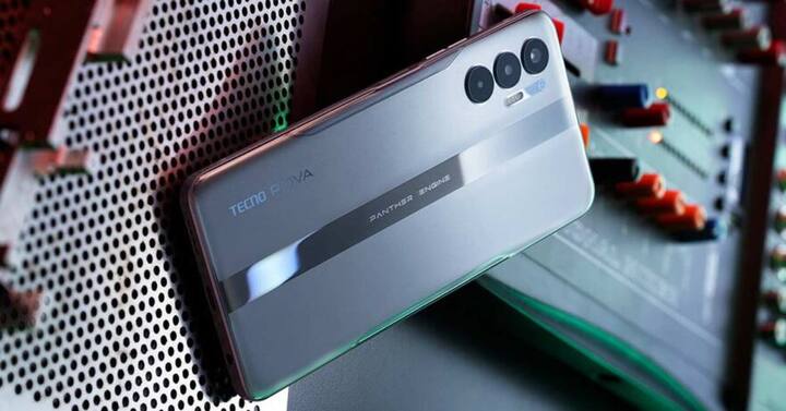 स्मार्टफोन लेते वक्त हम सब इसकी बैटरी पर जरूर ध्यान देते हैं कि आखिर इसकी बैटरी कितने एमएएच की है और कितने देर तक चल सकती है. दरअसल, हर काम काज आज मोबाइल फोन के जरिए होता है ऐसे में अच्छी बैटरी बैकअप वाला फोन लेना हमारी आवश्यकता बन जाता है. आज हम आपको एक ऐसे स्मार्टफोन के बारे में बताने वाले हैं जिसमें आपको 7,000 एमएएच की बड़ी बैटरी मिलती है.