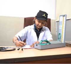 Cancer Stricken Child: અરવલ્લીનો આ 10 વર્ષનો બાળક બન્યો ડોક્ટર, કહાની સાંભળીને આંખમાંથી આંસુ આવી જશે