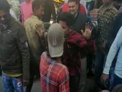 एक्सीडेंट की आड़ में लूटपाट करनेवालों की जमकर धुनाई, नशे के लिए चाकू की नोंक पर करते थे लूट