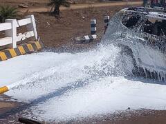 छत्तीसगढ़: तेज रफ्तार कार में अचानक लग गई आग, सेंट्रल लॉक होने से बुरे फंसे तीन युवक, फिर...