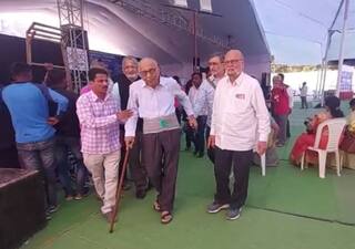 आश्चर्यच! अखिल भारतीय मराठी साहित्य संमेलनाचे अध्यक्ष पोहोचले विद्रोही साहित्य संमेलनात!