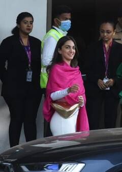 Sidharth Malhotra Kiara Advani Wedding: इस अंदाज में शादी के लिए जैसलमेर रवाना हुईं Kiara Advani, सामने आई पहली तस्वीर