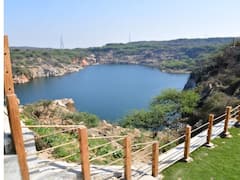 Delhi वालों को मिली नीली झील की सौगात, अब प्राकृतिक सौंदर्य का लुत्फ उठाने के लिए बाहर जाने की जरूरत नहीं