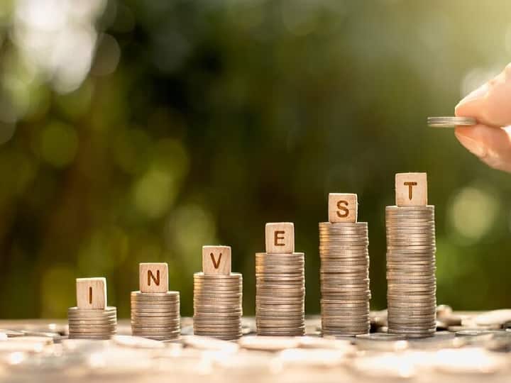 इस स्कीम में आपको टैक्स छूट के साथ लोन और अन्य तरह की सुविधा भी मिलती है. एलआईसी की जीवन तरुण पॉलिसी एक नॉन-लिंक्ड इंडिविजुअल जीवन बीमा पॉलिसी है.