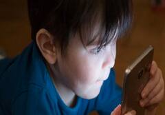 உங்கள் குழந்தைகள் மொபைல் பார்த்துக்கொண்டே இருக்கிறார்களா? இதோ இதை ட்ரை பண்ணுங்க..