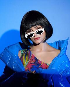 Rubina Dilaik Photos: छोटे बाल, अजीबो-गरीब चश्मा और ढीली-ढाली जैकेट, ये क्या! रुबीना तो बन गईं रणवीर सिंह की कॉपी