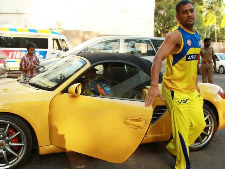 Team India Expensive Cars: भारतीय क्रिकेटर बाइक्स के अलावा महंगी कारों के शौकीन हैं. इस फेहरिस्त में पूर्व भारतीय कप्तान महेन्द्र सिंह धोनी समेत कई बड़े नाम शामिल हैं.