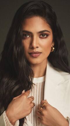 Malavika Mohanan : வெள்ளை நிற கோட்-சூட்டில் ரசிகர்களின் மனதை கொள்ளை கொள்ளும் மாளவிகா மோகனன்!