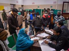 देश में 834 लोगों पर महज एक डॉक्टर! आयुर्वेदिक, नर्सों को लेकर सरकार ने दिया जवाब