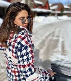 Priyanka Chopra Pics: મિત્રો સાથે વેકેશન એન્જોય કરતી જોવા મળી પ્રિયંકા ચોપરા, જુઓ તસવીરો