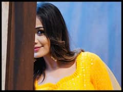 Karthika Deepam Shobha Shetty Photos: తొంగి తొంగి చూడమాకు శోభా!