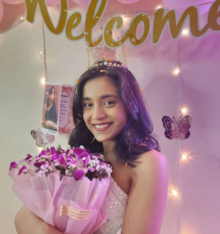 सुंबुल तौकीर जैसे ही घर से निकली वैसे ही उनके पिता ने उन्हें स्पेशल फील करवाने के लिए उनके सामने दुनिया की सारी खुशियां ला कर रख दीं.