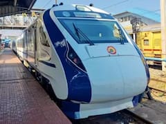 హైదరాబాద్ - విశాఖ వందేభారత్ ఎక్స్‌ప్రెస్‌పై రాళ్లతో దాడి, కోచ్ అద్దాలు ధ్వంసం!