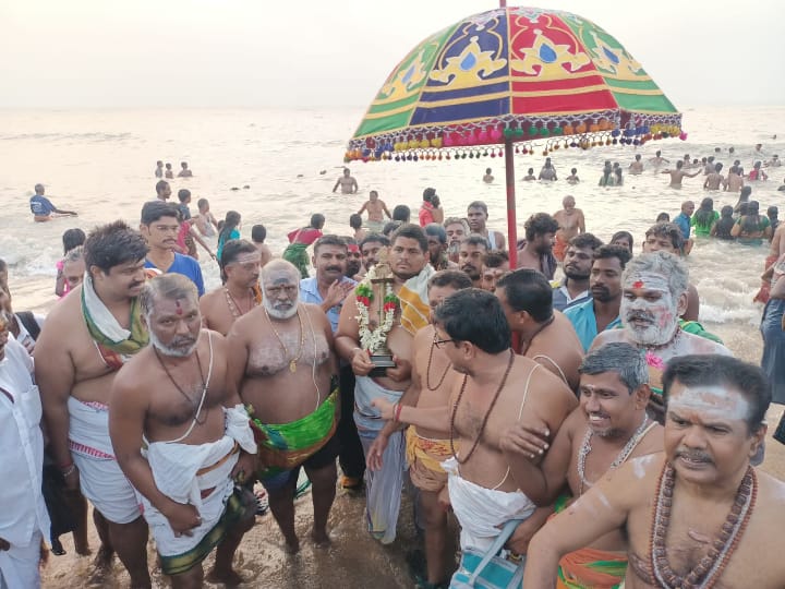 சுப்பிரமணிய சுவாமி கோயில் தைப்பூசத் திருவிழா - பக்தர்கள் வெள்ளத்தில் திணறிய திருச்செந்தூர்