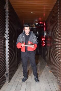 Varun Sharma Birthday: शहनाज गिल से लेकर कृति सेनन तक, वरुण शर्मा के बर्थडे बैश में इन सेलेब्स ने जमाया रंग