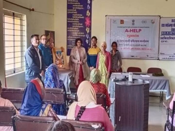 दीनदयाल अंत्योदय योजना मिशन के तहत गरीब परिवारों के इनकम बढ़ाने के भी प्रयास किए जाते हैं. दीनदयाल अंत्योदय योजना के ग्रामीण क्षेत्र के लिए बेघरों को घर देता है. इसके तहत 16 लाख स्ट्रट वेंडर्स की पहचान कर आईडेंटिटी कार्ड प्रदान किए जाने का लक्ष्य रखा गया है. (PC- @DAY_NRLM/Twitter)