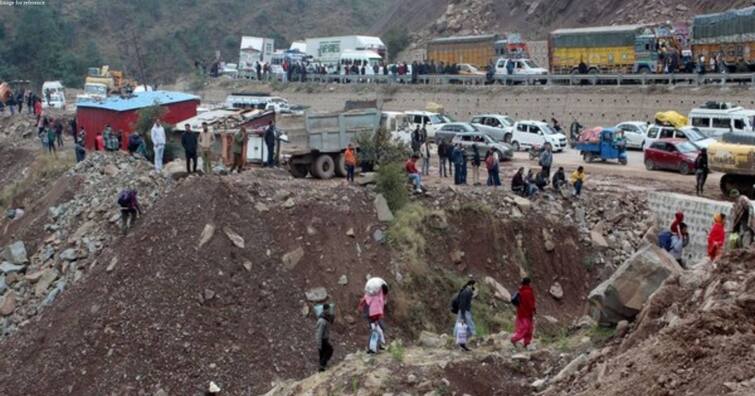 Bridge collapses after landslide in Himachal Pradesh's Chamba, traffic halted Himachal Bridge Landslide: ચંબાના ભરમૌરમાં વધુ એક પુલ ધરાશાયી, વાહનોની અવરજવર ઠપ્પ, લૂણામાં ફસાયા લોકો