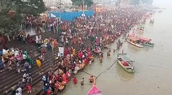 धार्मिक मान्यताओं के अनुसार माघ पूर्णिमा के दिन देवता भी पृथ्वी पर वास करते हैं, जबकि भगवान विष्णु के गंगा जल में वास करने की बात कही गई है. गंगा के साथ सरयू में स्नान करने की भी बड़ी महत्ता है इसलिए सरयू में डुबकी लगाने के लिए बड़ी संख्या में श्रद्धालु अयोध्या पहुंचते हैं.