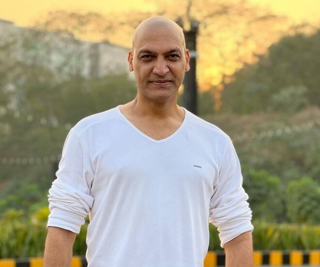 अभिनेता मनीष वाधवानं गदर-2 साठी 60 लाख एवढी फी घेतली आहे.