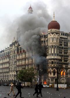 Mumbai Terror Attack 2011: साल 2011 की वो काली रात जब आतंकियों की गोलियों से दहल उठा था मुंबई, तस्वीरों में देखें खौफनाक मंजर