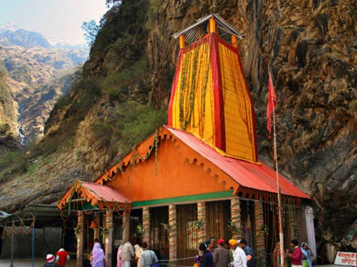 बेड के साथ 5 से 11 साल के बच्चों के लिए किराया 45,111 रुपये और बिना बेड के 37,511 रुपये का चार्ज लगेगा. 2 से 11 साल के बच्चे के लिए बिना बेड 13,511 रुपये चार्ज है. (PC- uttarakhandtourism.gov.in)