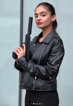 Anushka Sen: ਆਲ ਬਲੈਕ ਲੁੱਕ 'ਚ 'ਲੇਡੀ ਡੌਨ' ਦੇ ਰੂਪ 'ਚ ਨਜ਼ਰ ਆਈ ਅਨੁਸ਼ਕਾ ਸੇਨ, ਤਸਵੀਰਾਂ ਦੇਖ ਕੇ ਫੈਨਜ਼ ਹੋਏ ਬੇਤਾਬ