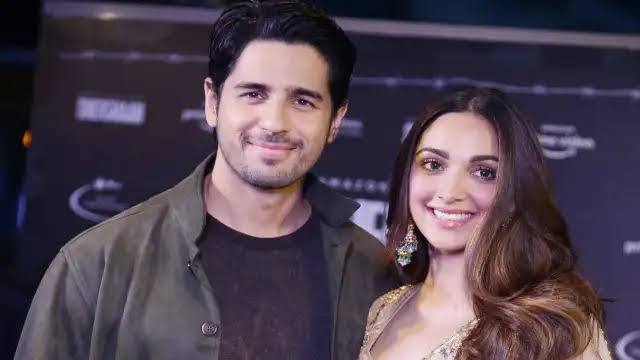 कियारा आडवाणी (Kiara Advani) और सिद्धार्थ मल्होत्रा के प्री वेडिंग फंक्शन से शुरू हो चुके हैं और हल्दी और मेहंदी के साथ में संगीत के फंक्शन के बाद में वह कल यानी कि 6 फरवरी को सात फेरे ले लेंगे. (Photo- Instagram)