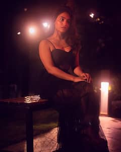 Dethadi Harika: క్యాండిల్ లైటింగ్లో బిగ్‌బాస్ హారిక అందాల విందు