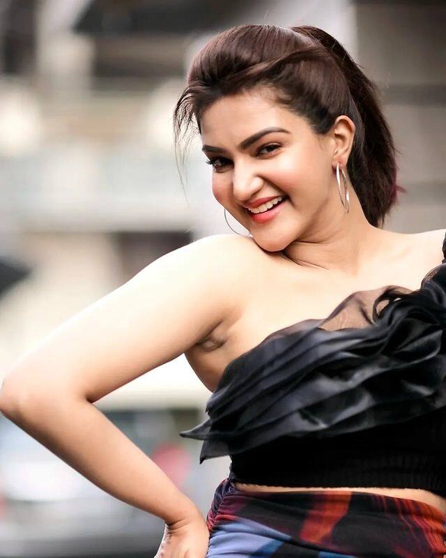హనీ రోజ్ లేటెస్ట్ ఫొటోలు - Images Credit: Honey Rose/Instagram