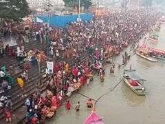 Magh Mela 2023: माघ पूर्णिमा मेले पर लाखों श्रद्धालुओं ने सरयू में लगाई पवित्र डुबकी, देखें तस्वीरें