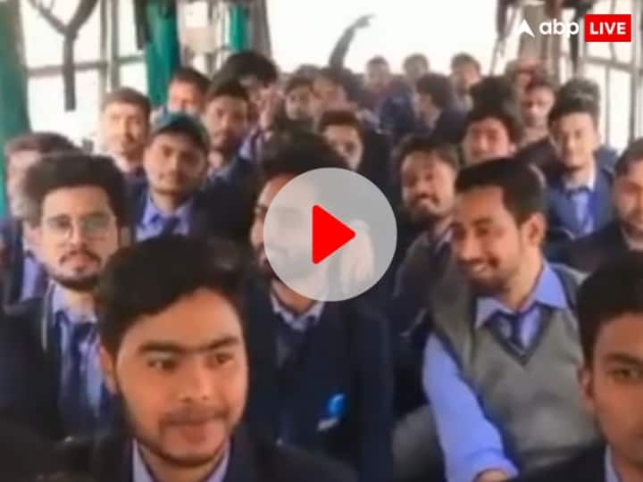 UP Glocal University Students Slogan Pakistan Zindabad in a bus Video Viral Case filed two students Watch: माफिया हाजी इकबाल की यूनिवर्सिटी के छात्रों ने लगाए पाकिस्तान जिंदाबाद के नारे, वीडियो वायरल
