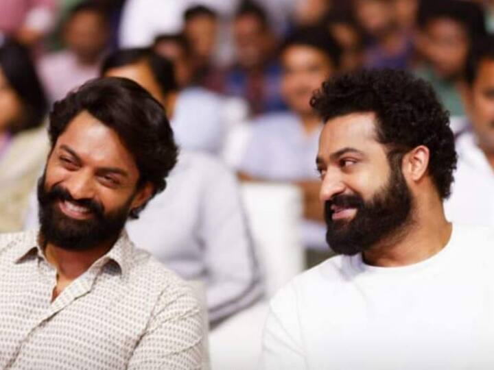 అప్‌డేట్ అంటూ విసిగిస్తున్న ఫ్యాన్స్‌కు ఎన్టీఆర్ క్లాస్ కూడా పీకారు.