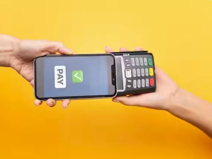 UPI Safety Tips: ਜਿਵੇਂ-ਜਿਵੇਂ UPI ਦੀ ਵਰਤੋਂ ਵੱਧ ਰਹੀ ਹੈ, ਇਸ ਨਾਲ ਜੁੜੇ ਧੋਖਾਧੜੀ ਦੇ ਮਾਮਲੇ ਤੇਜ਼ੀ ਨਾਲ ਵੱਧ ਰਹੇ ਹਨ। ਅਜਿਹੇ 'ਚ ਦੇਸ਼ 'ਚ UPI ਨੂੰ ਰੈਗੂਲੇਟ ਕਰਨ ਵਾਲੀ ਨੈਸ਼ਨਲ ਪੇਮੈਂਟਸ ਕਾਰਪੋਰੇਸ਼ਨ ਆਫ ਇੰਡੀਆ ਲਿਮਿਟੇਡ (NPCL) ਨੇ ਲੋਕਾਂ ਨੂੰ UPI ਧੋਖਾਧੜੀ ਤੋਂ ਸੁਰੱਖਿਅਤ ਰਹਿਣ ਲਈ ਕੁਝ ਸੁਝਾਅ ਦਿੱਤੇ ਹਨ। ਆਓ ਜਾਣਦੇ ਹਾਂ ਇਸ ਬਾਰੇ।