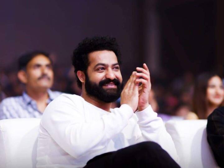 రాజేంద్ర ‘అమిగోస్’కు దర్శకత్వం వహించారు.