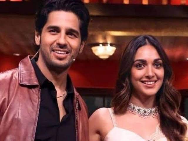 कियारा आडवाणी (Kiara Advani) पढ़ाई में काफी तेज थी और इसी वजह से उन्हें 12वीं क्लास में 92% मार्क्स मिले. जिसके बाद में एक्ट्रेस जय हिंद कॉलेज में एडमिशन ले लेती है और वहां से मास कम्युनिकेशन से ग्रेजुएशन करती हैं. (Photo- Instagram)